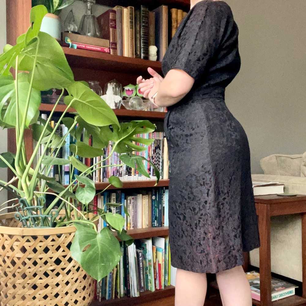 Vintage 50s black lace wiggle dress half sleeves - image 3