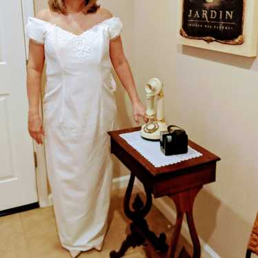 Vintage Cream Off Shoulder Wedding Dress - image 1
