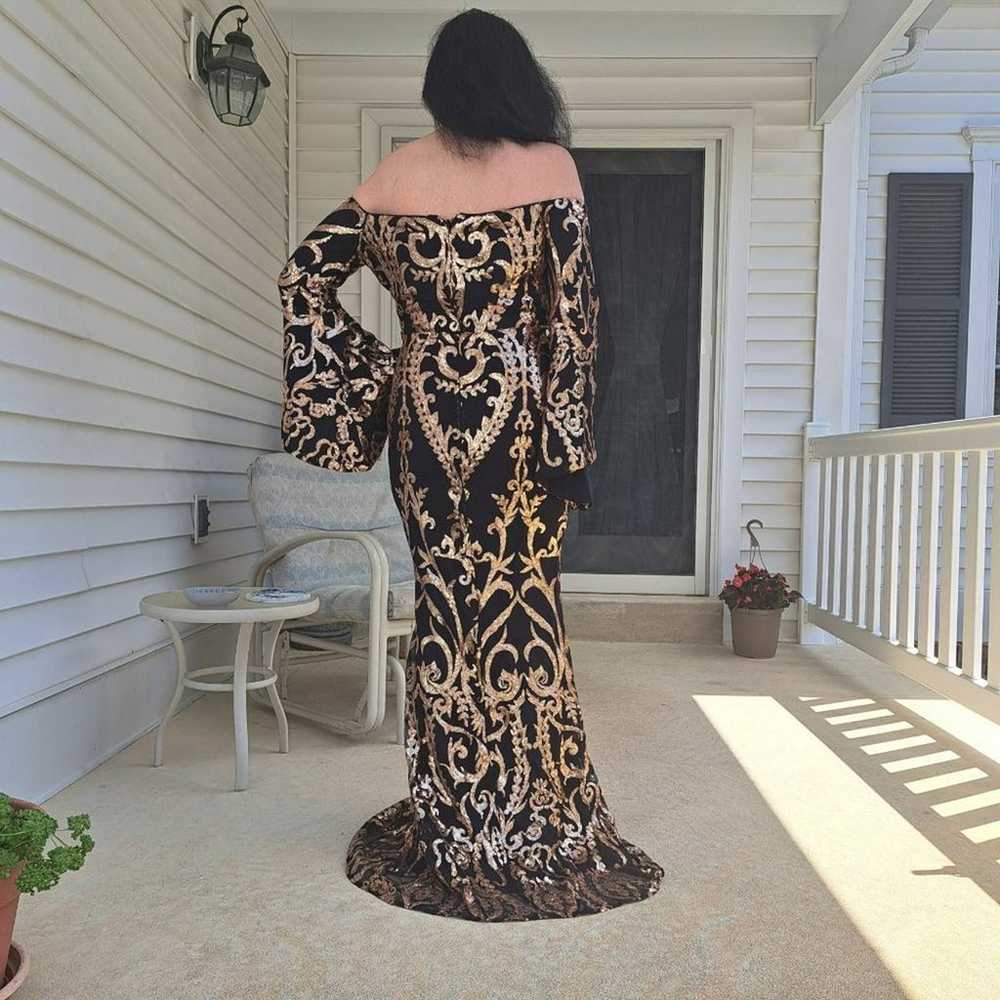 Fabulous Black and Gold Mesh and Sequined Gown Si… - image 3