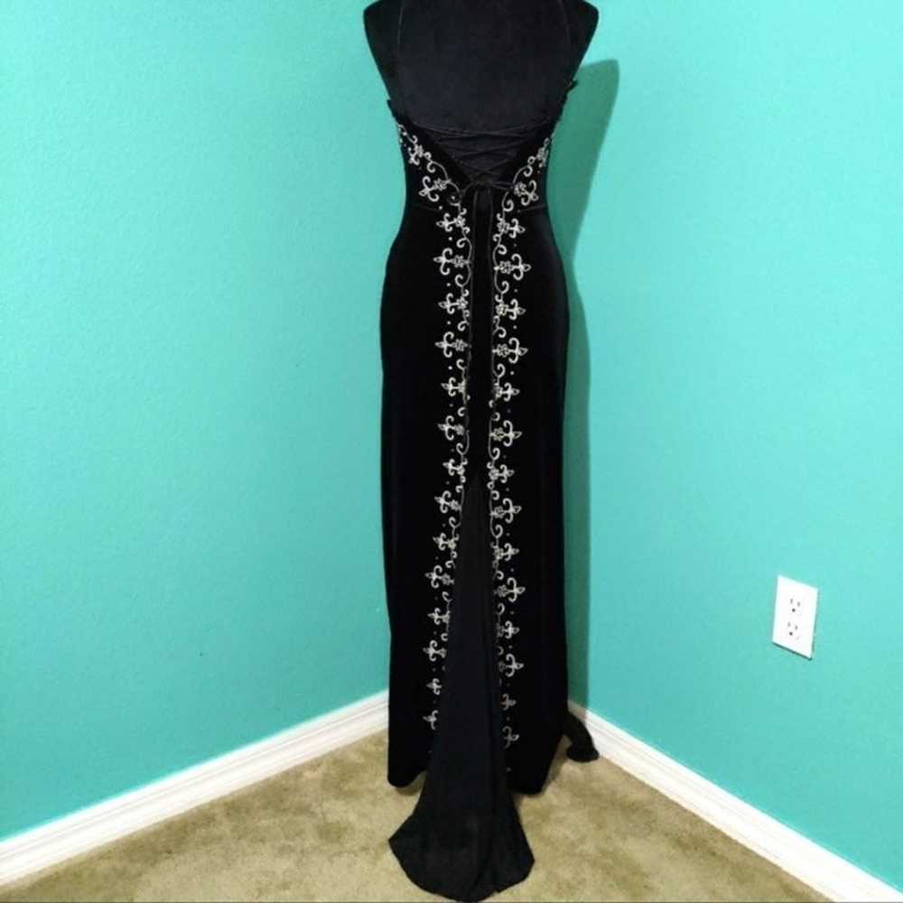 Black velvet embroidered evening gown - image 4