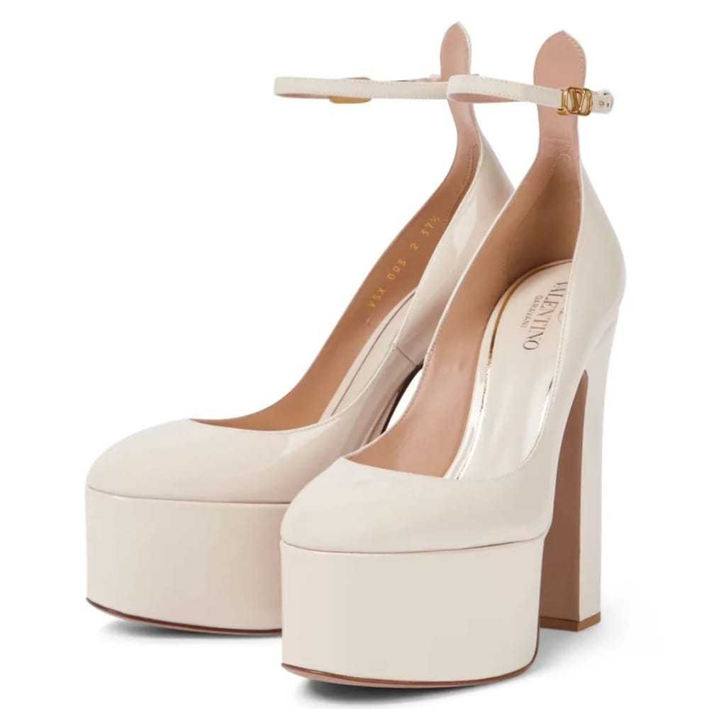 Valentino Garavani Tan-go patent leather heels - image 10