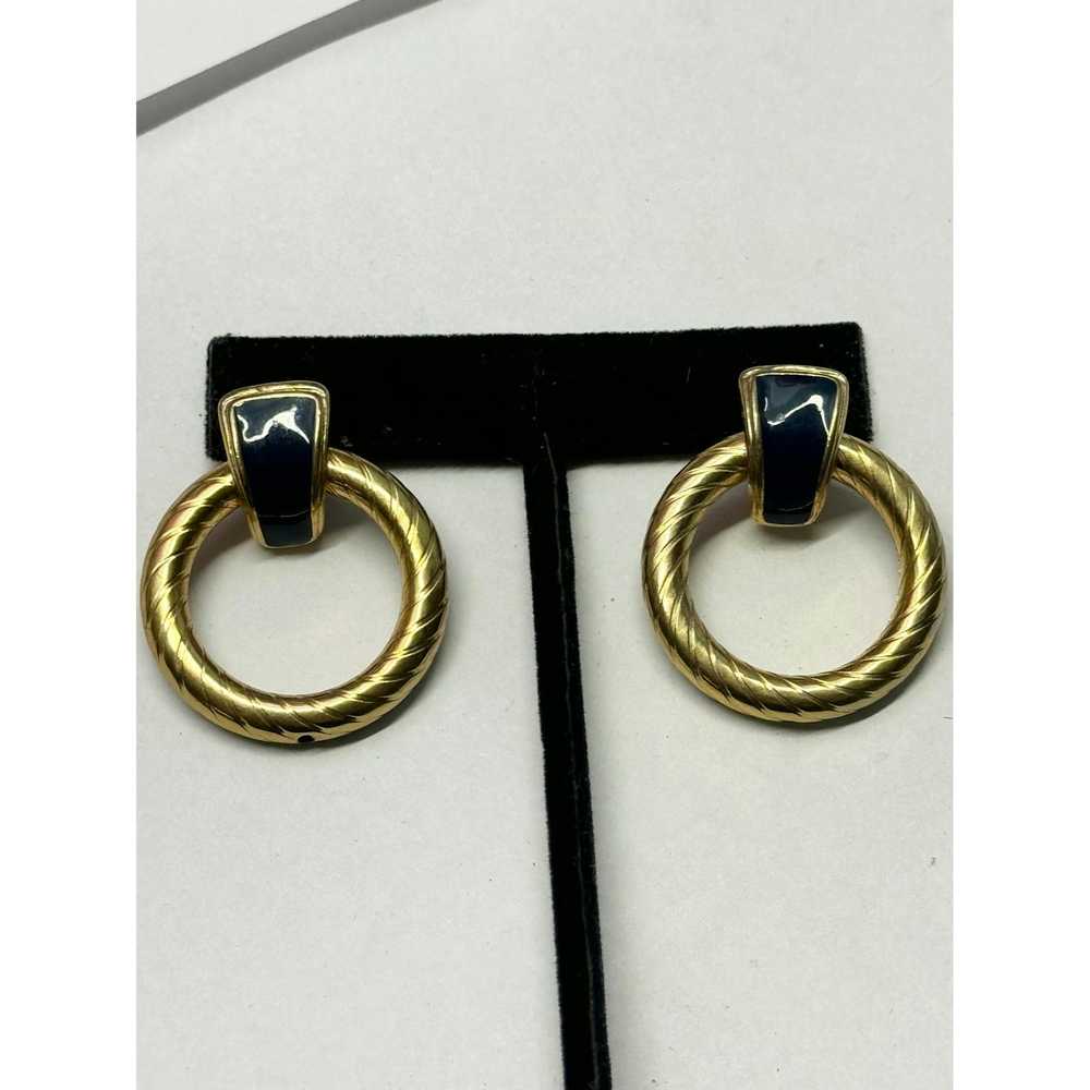 Vintage Vintage gold enamel hoop earrings - image 3