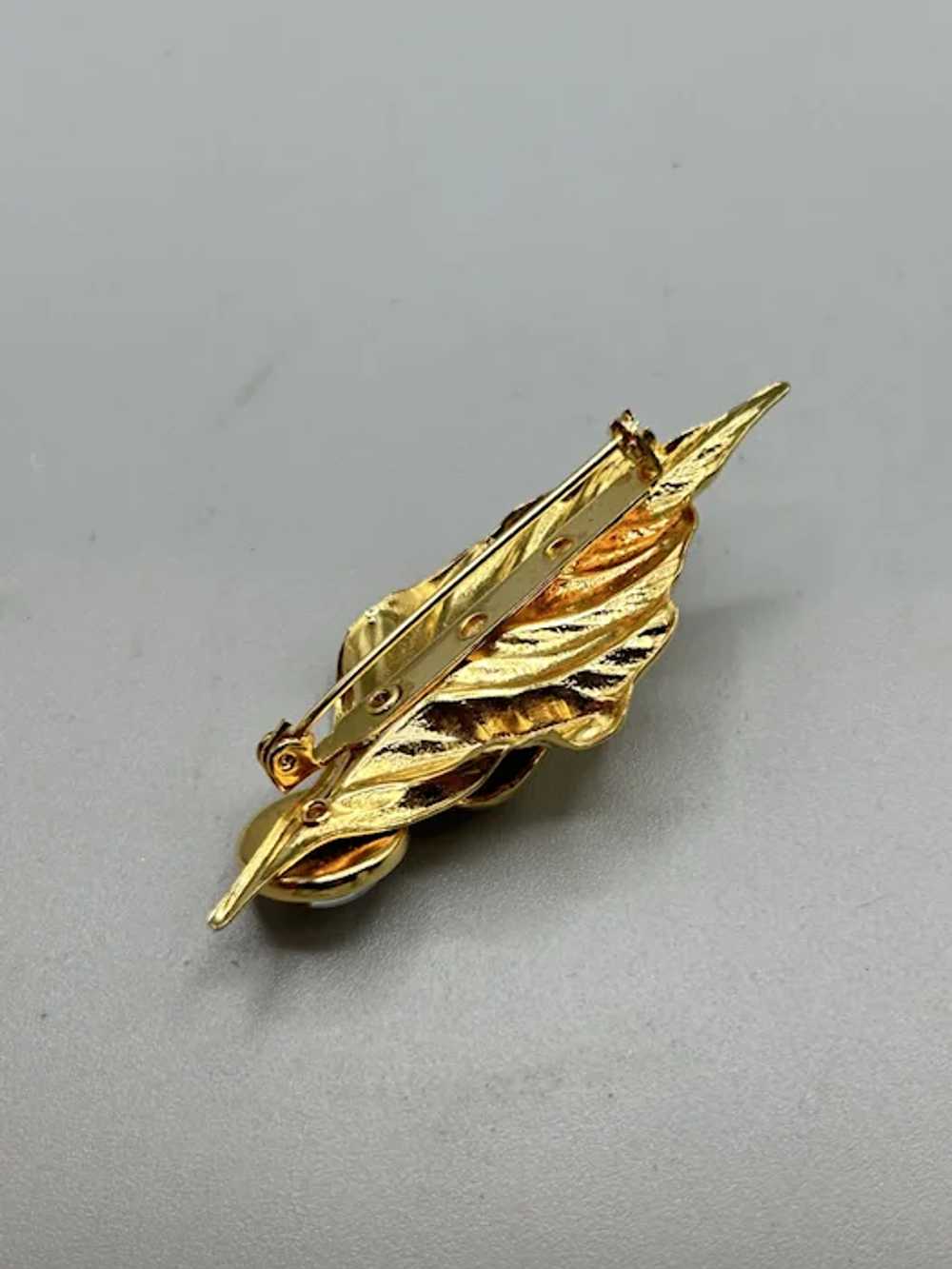 Vintage 90s Pin Brooch Shiny Gold Tone Feather Le… - image 4