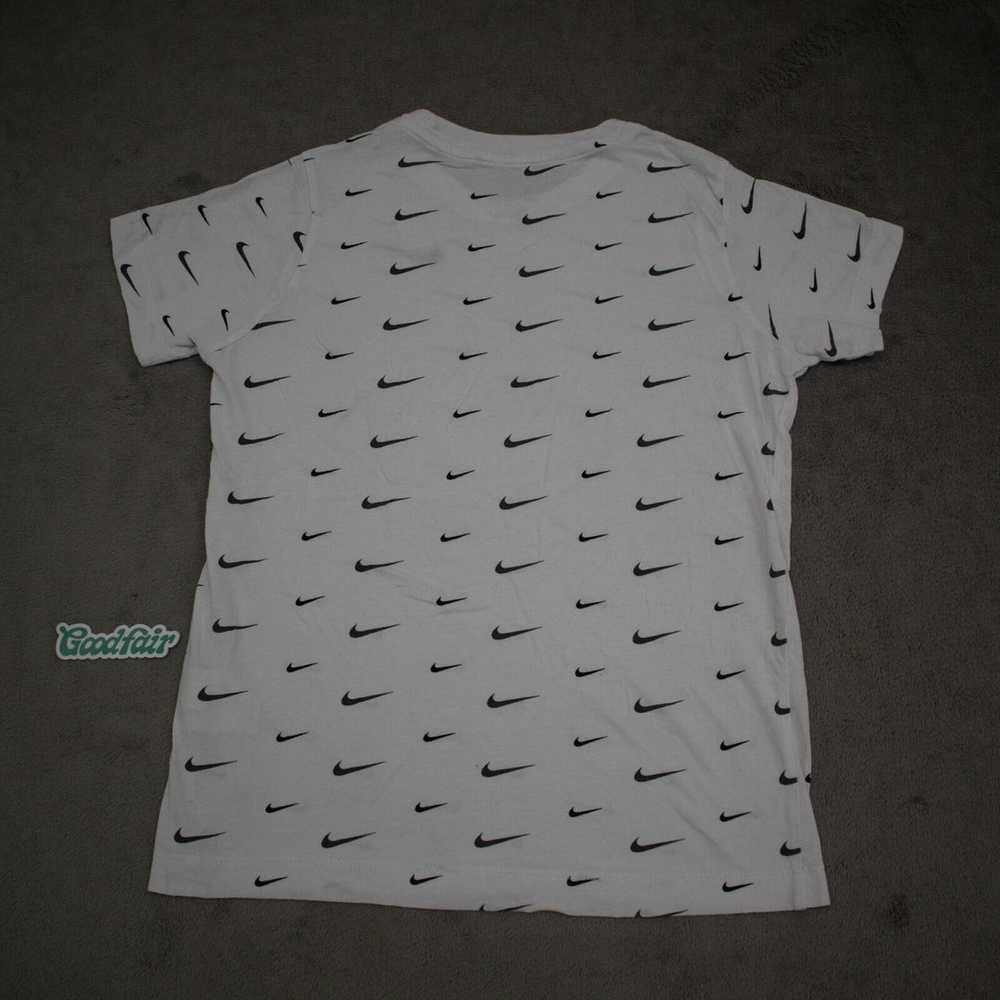 Nike Boys Graphics Logo T-Shirt Short Sleeves Rou… - image 2