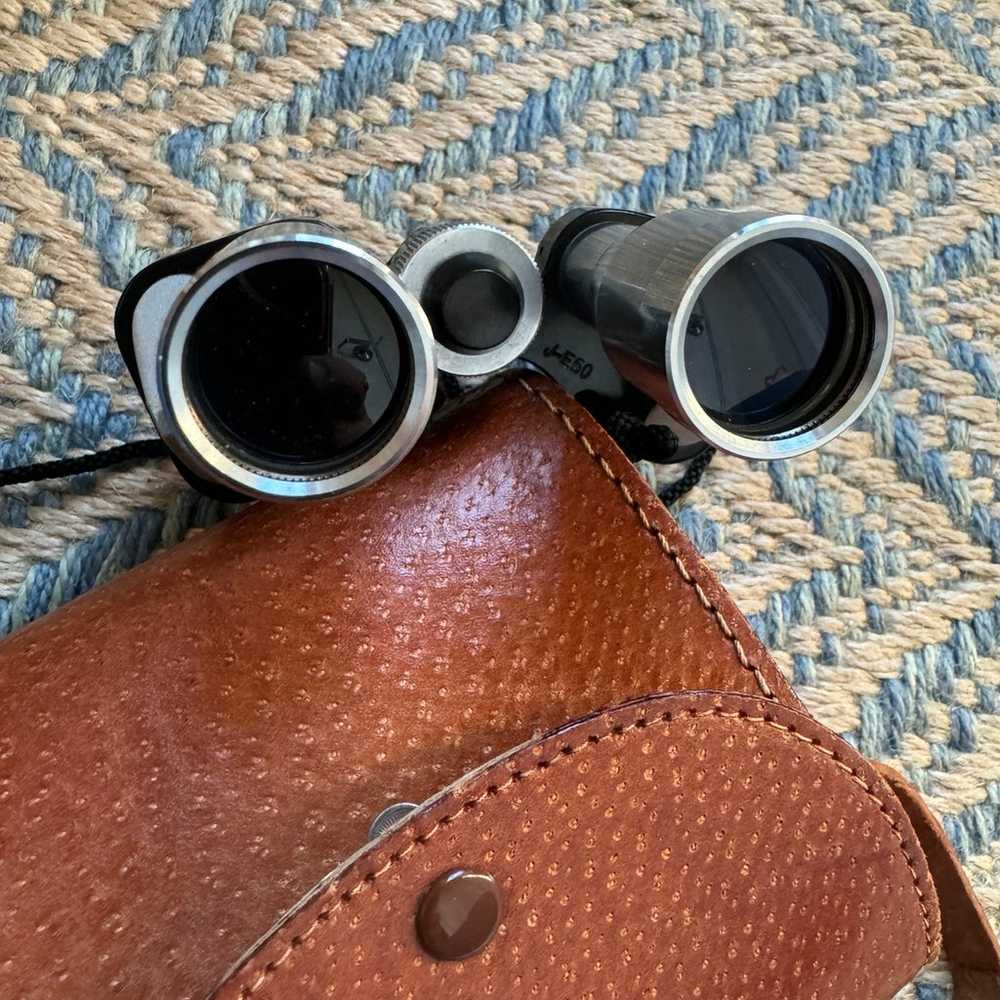 Binoculars with original Vintage Leather case - image 9