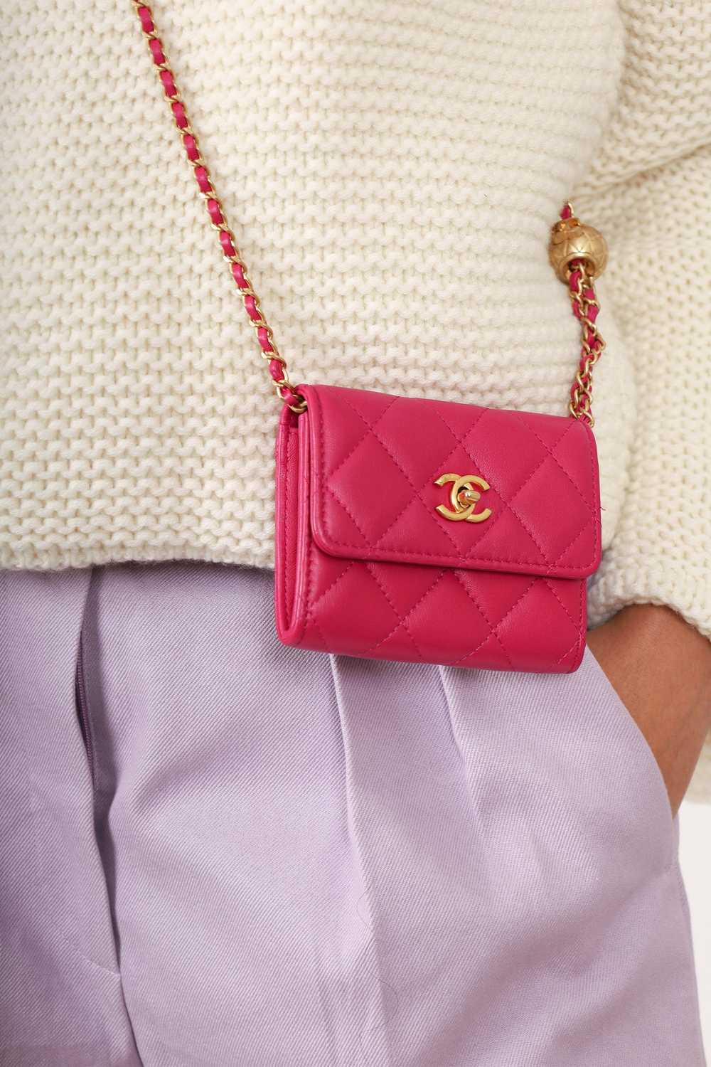 Pre-loved Chanel™ Pink Quilted Leather Pearl Crus… - image 1
