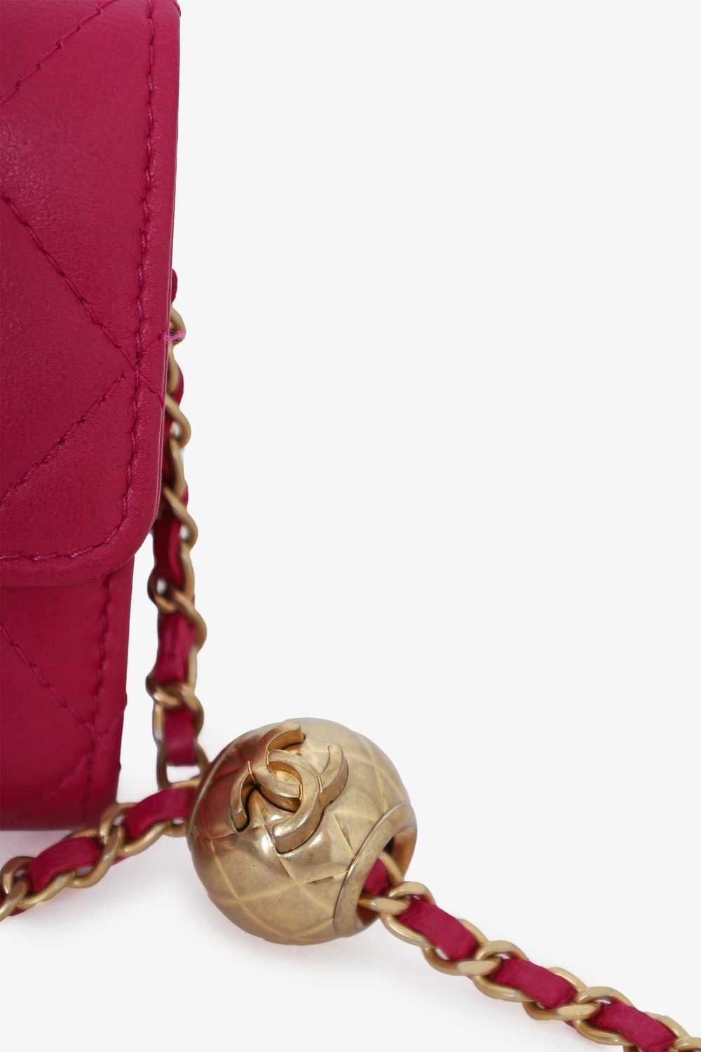 Pre-loved Chanel™ Pink Quilted Leather Pearl Crus… - image 6