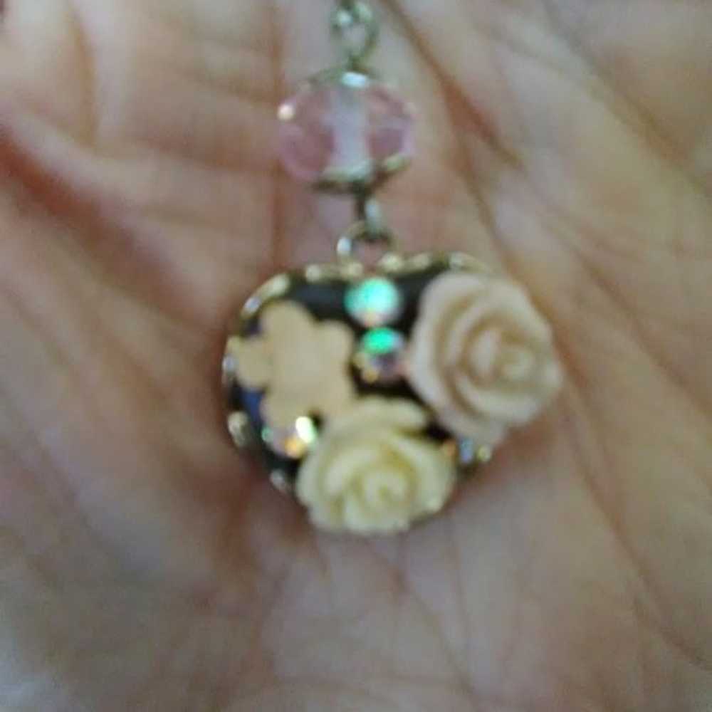 Stunning vintage raised flower Necklace Perfect g… - image 2
