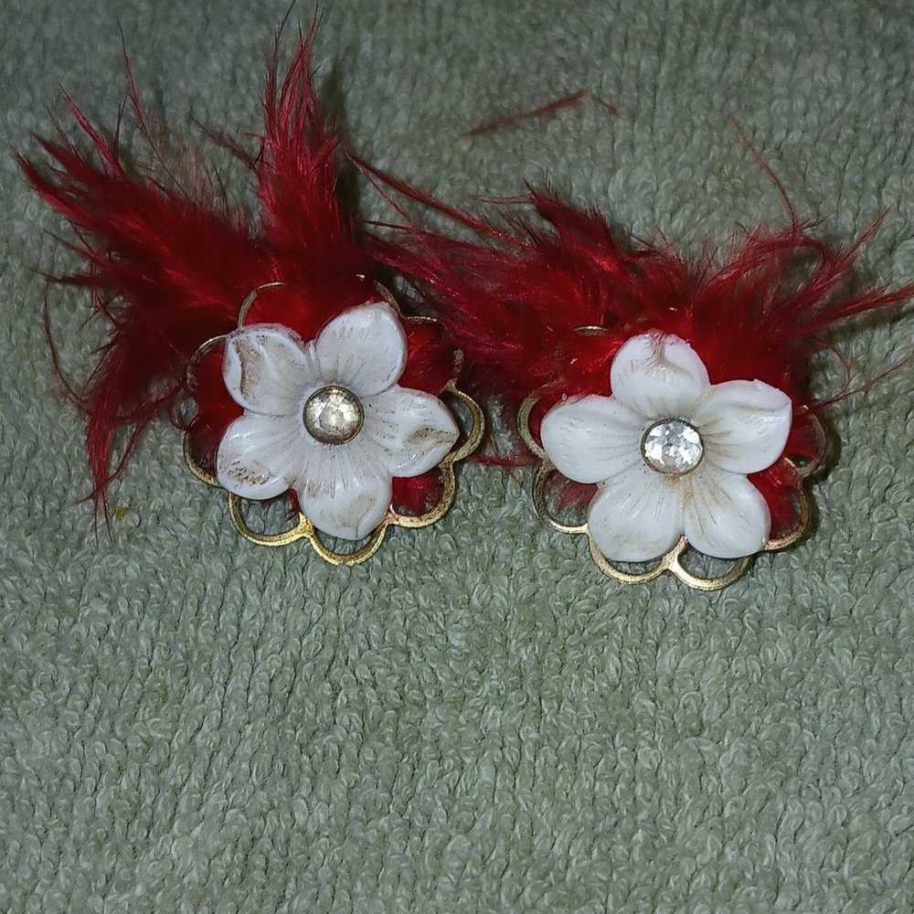 Vintage feather and flower screw on earrings - image 1