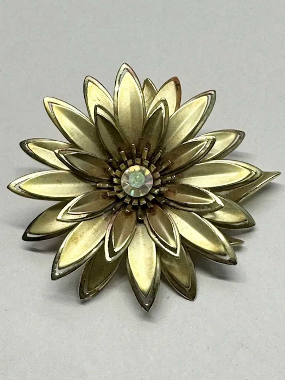 Vintage gold rhinestone flower brooch pin - image 4