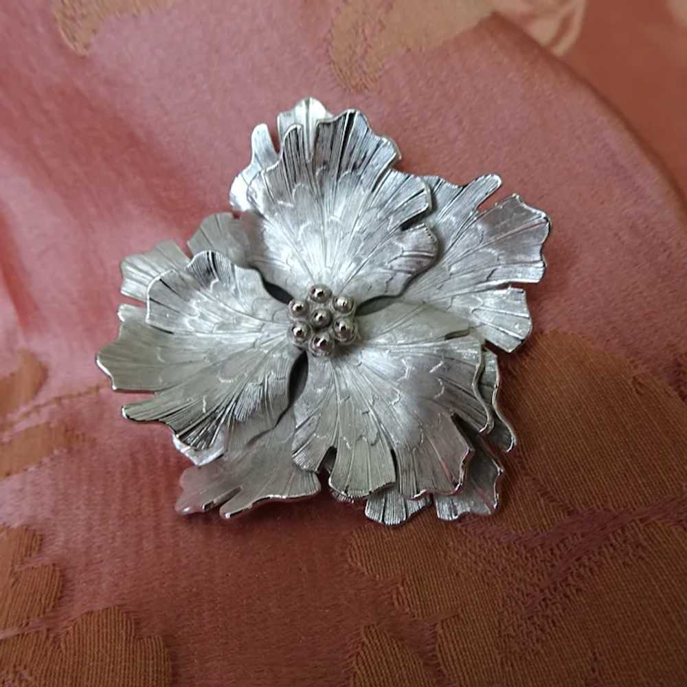 LOVELY Vintage Floral Brooch, Beautiful Details, … - image 3