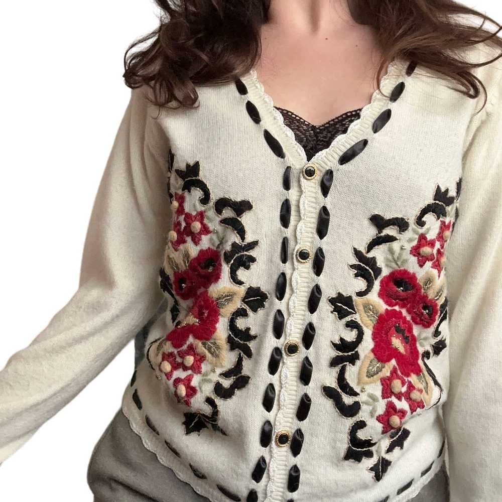 Gorgeous Womens Small Hand Embroidered Floral Hol… - image 2