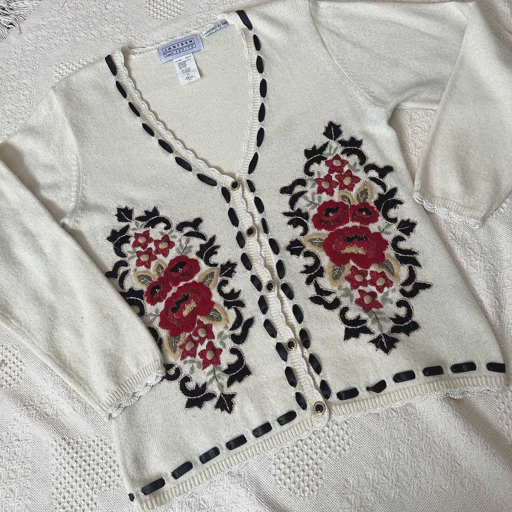 Gorgeous Womens Small Hand Embroidered Floral Hol… - image 3