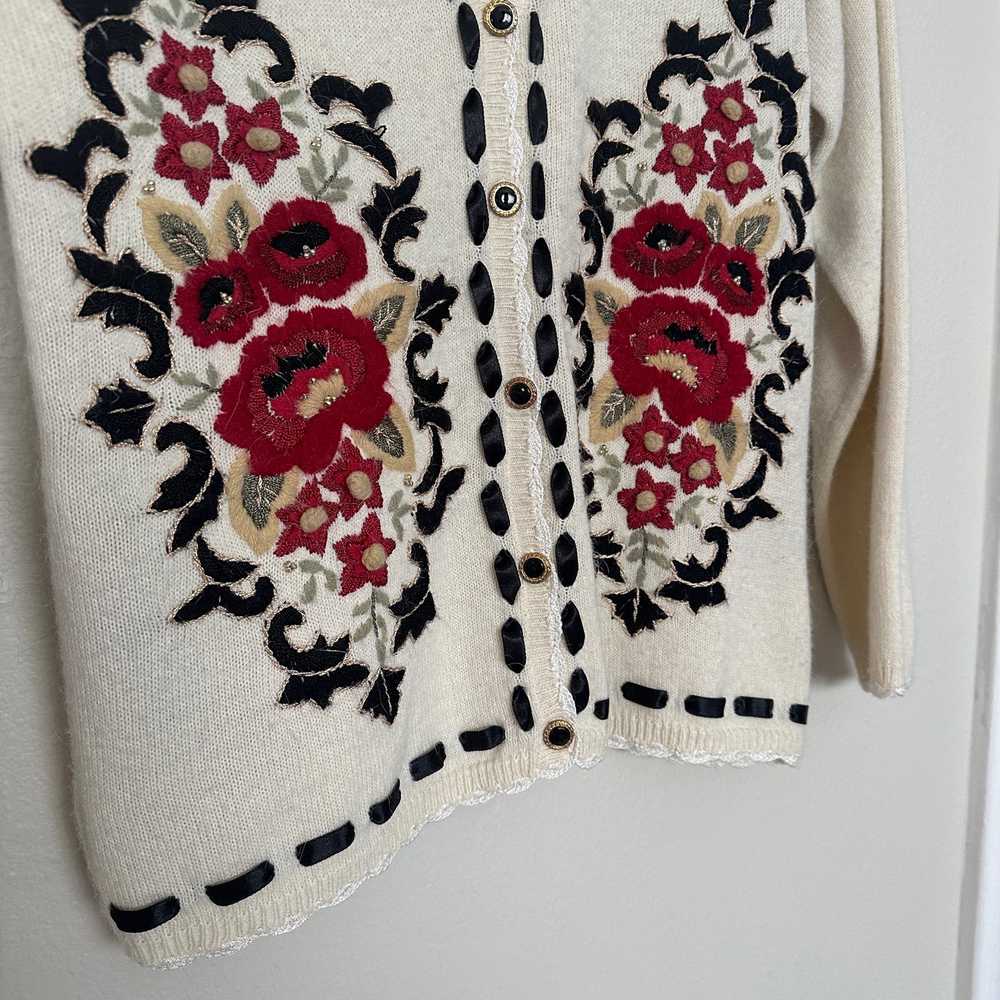 Gorgeous Womens Small Hand Embroidered Floral Hol… - image 5