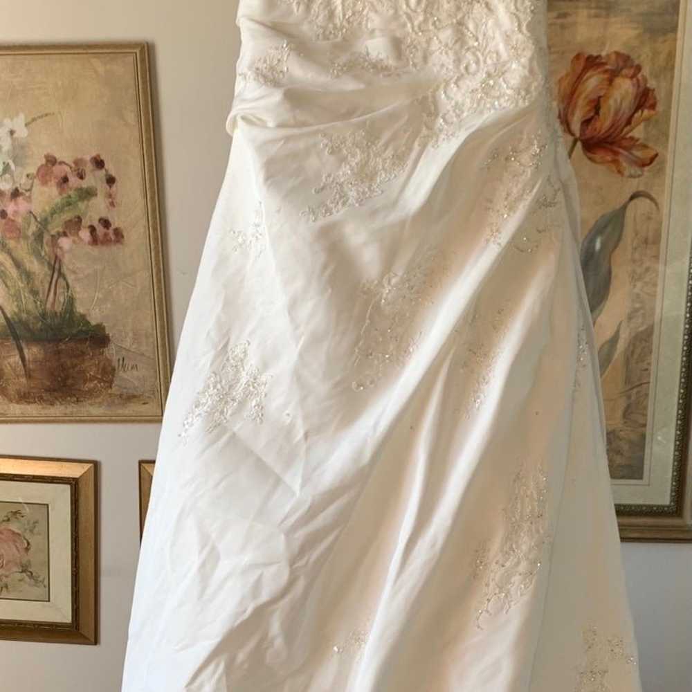 David’s Bridal ivory beaded lace strapless weddin… - image 1
