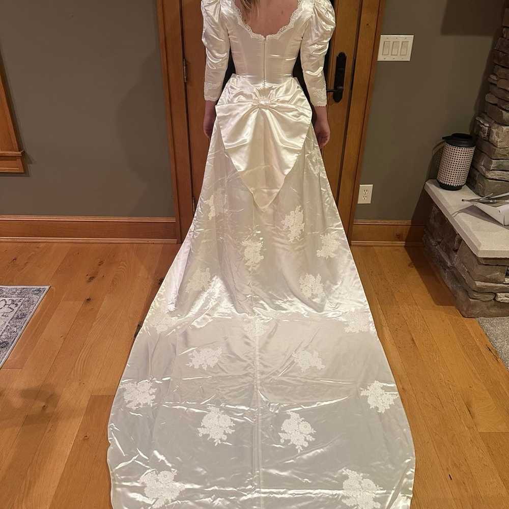 Vintage Wedding Dress. Size 8/6 - image 1