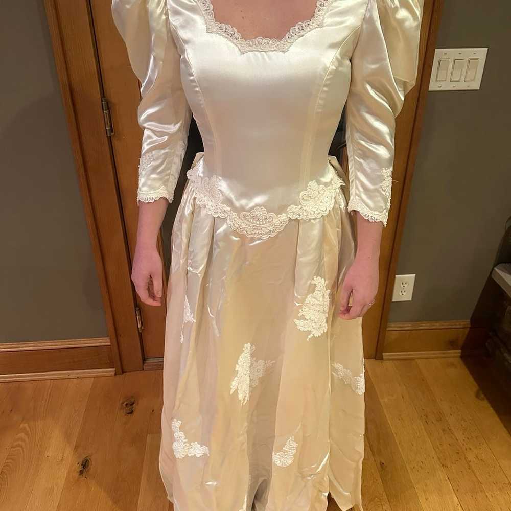 Vintage Wedding Dress. Size 8/6 - image 2