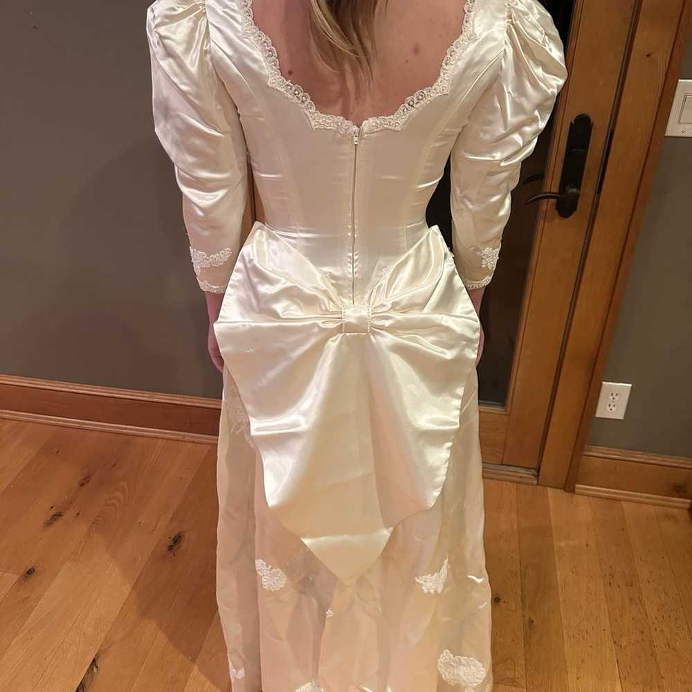 Vintage Wedding Dress. Size 8/6 - image 4