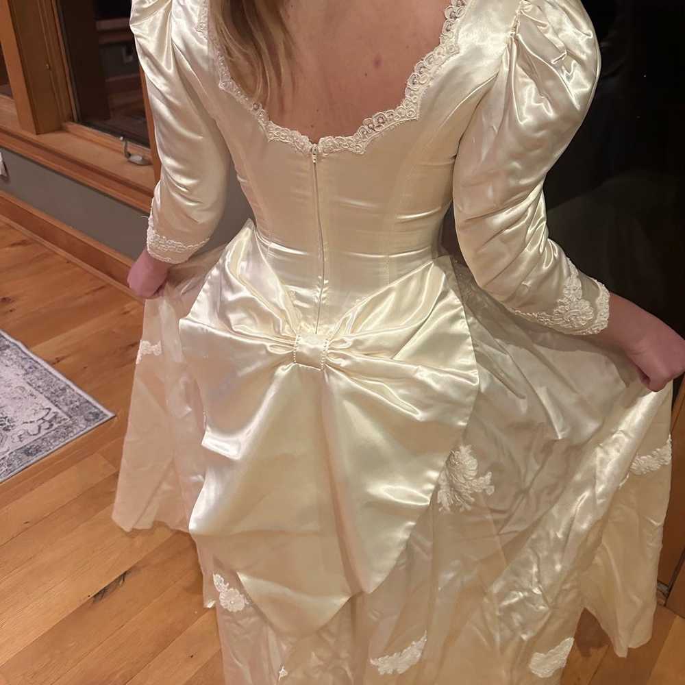 Vintage Wedding Dress. Size 8/6 - image 5