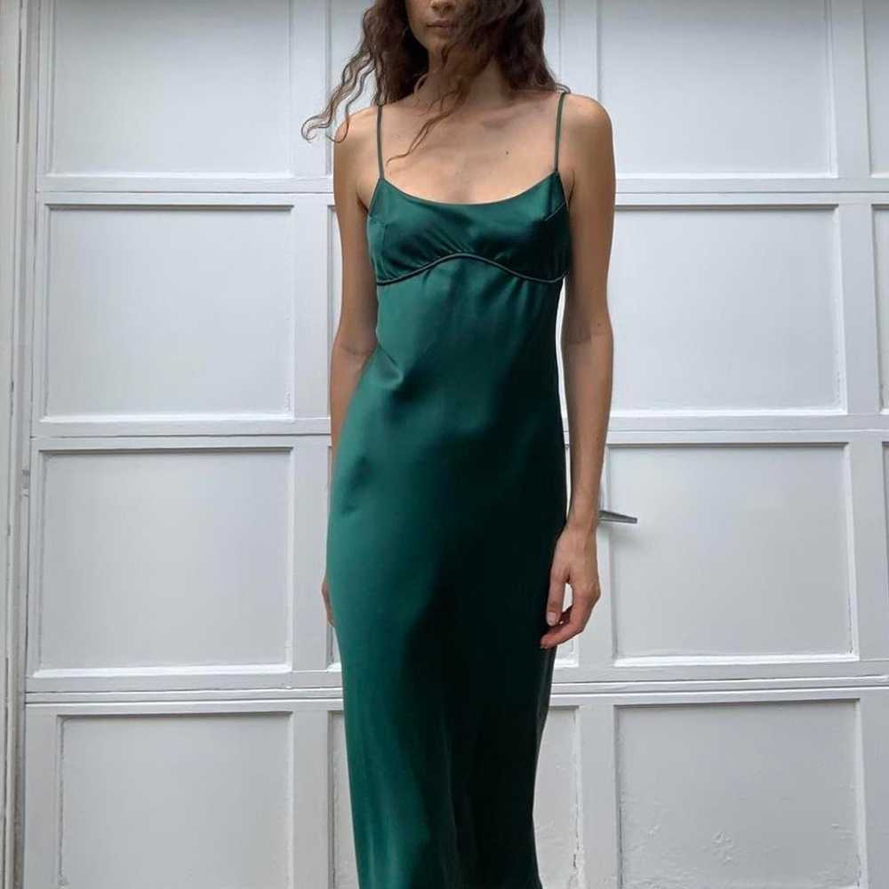 Emerald green silky dress - image 4