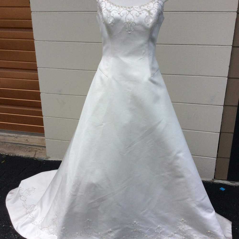 Beautiful  Anjolique Wedding gown - image 3