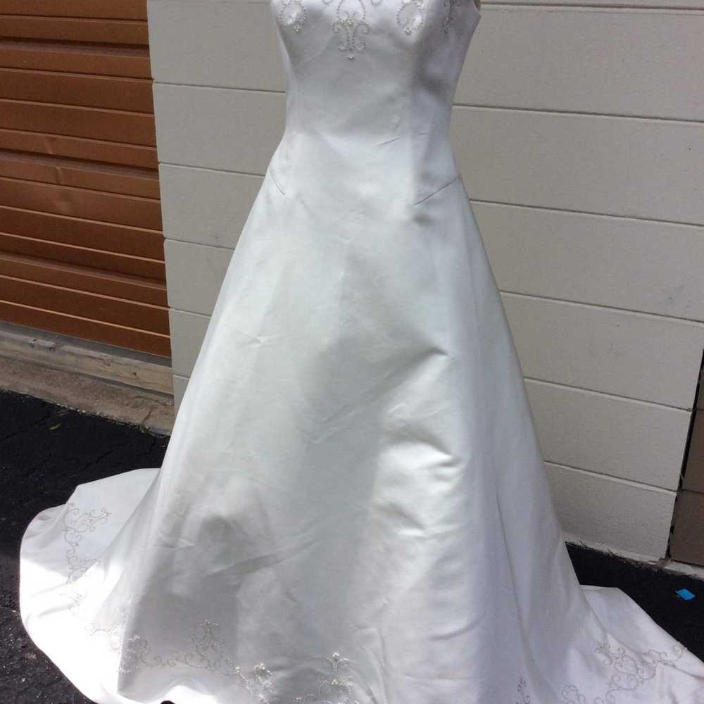 Beautiful  Anjolique Wedding gown - image 4