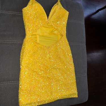 Yellow dress - image 1