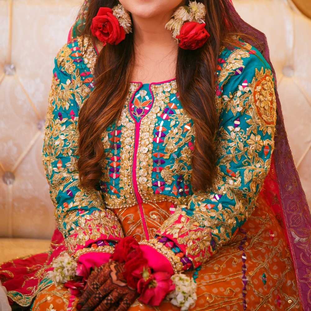 pakistani indian dresses for mehendi - image 3