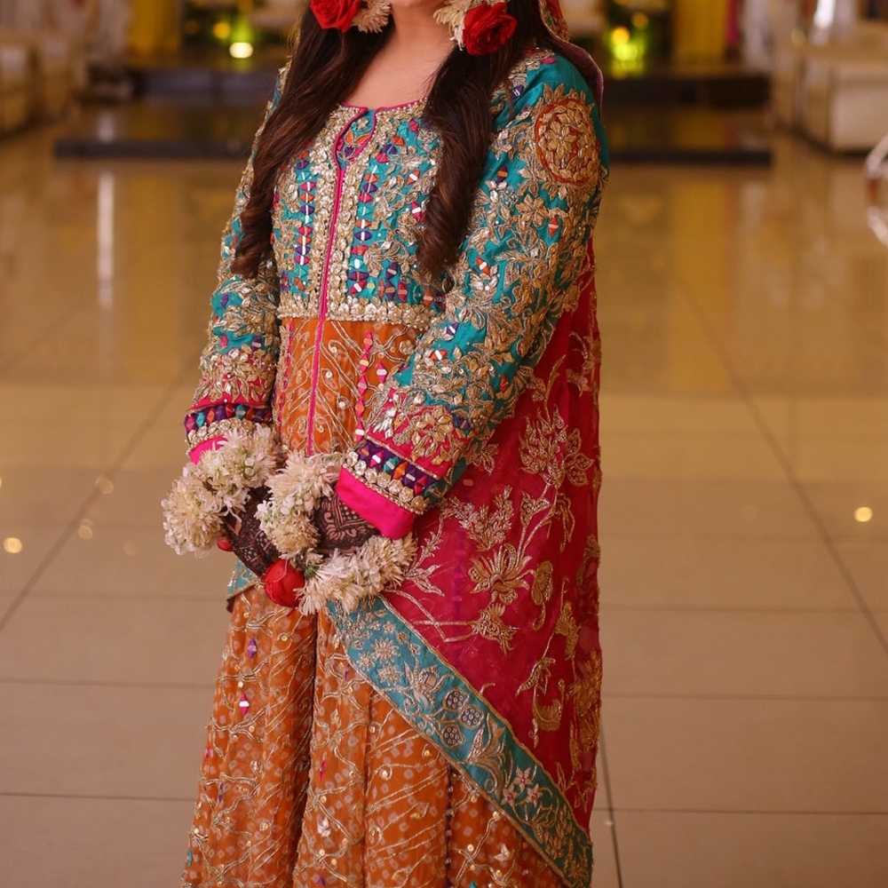 pakistani indian dresses for mehendi - image 4