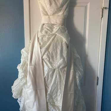 Stunning Size 4 wedding dress - image 1