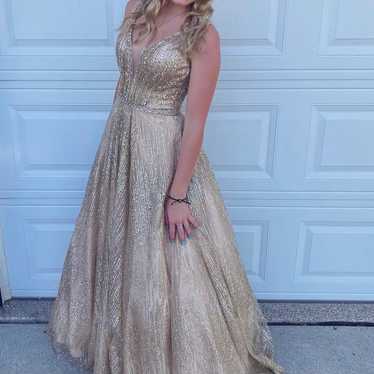 Beautiful gold prom dress - image 1