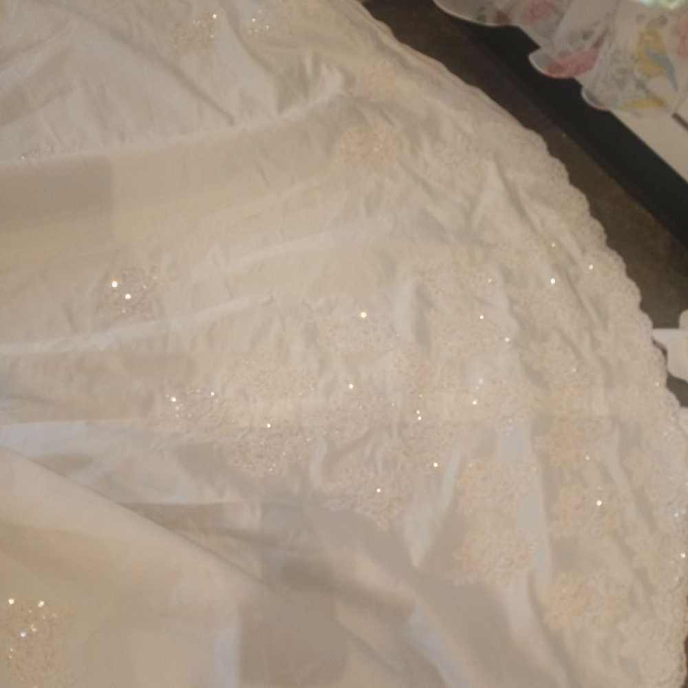 Wedding gown brand new size 4 or 6 - image 10