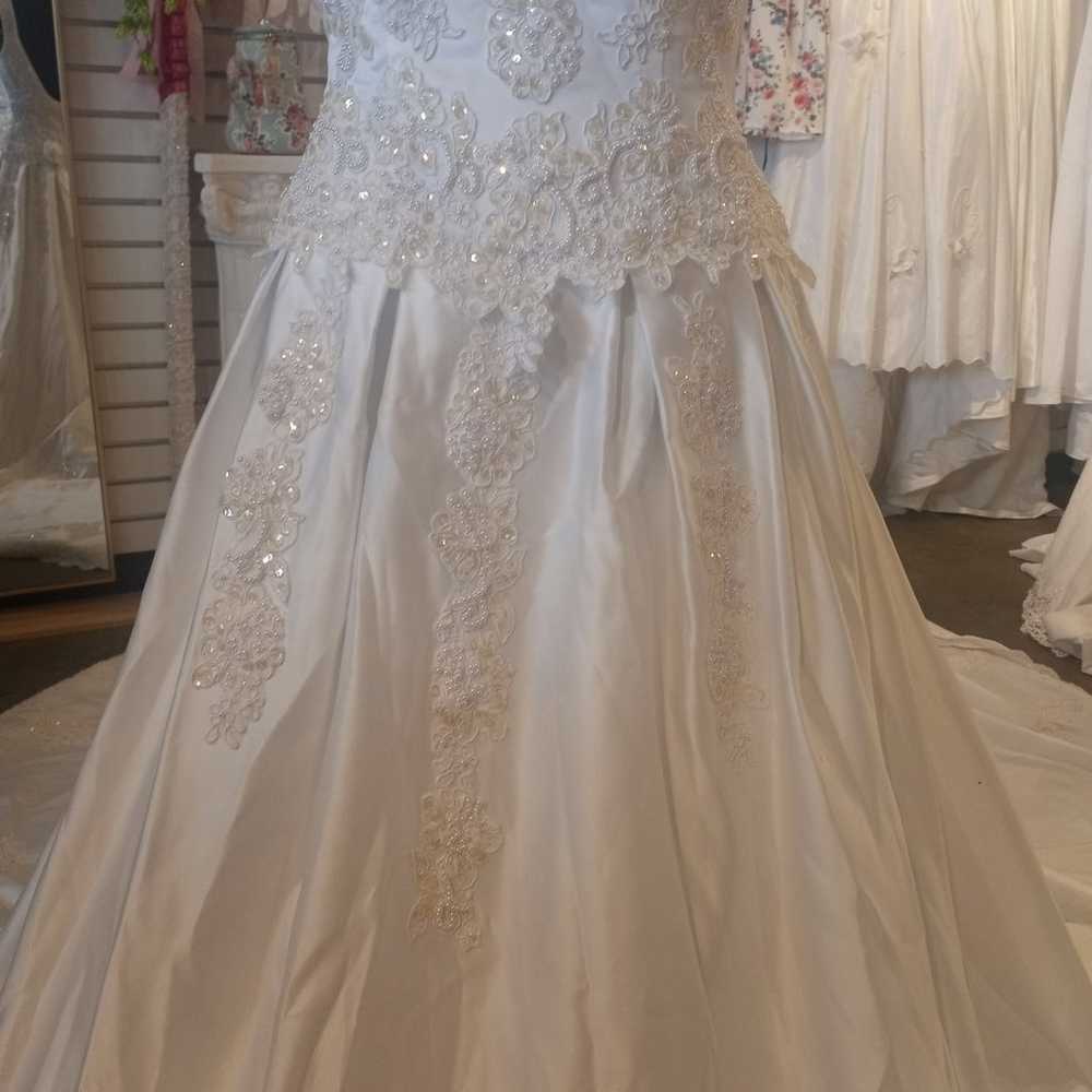 Wedding gown brand new size 4 or 6 - image 6