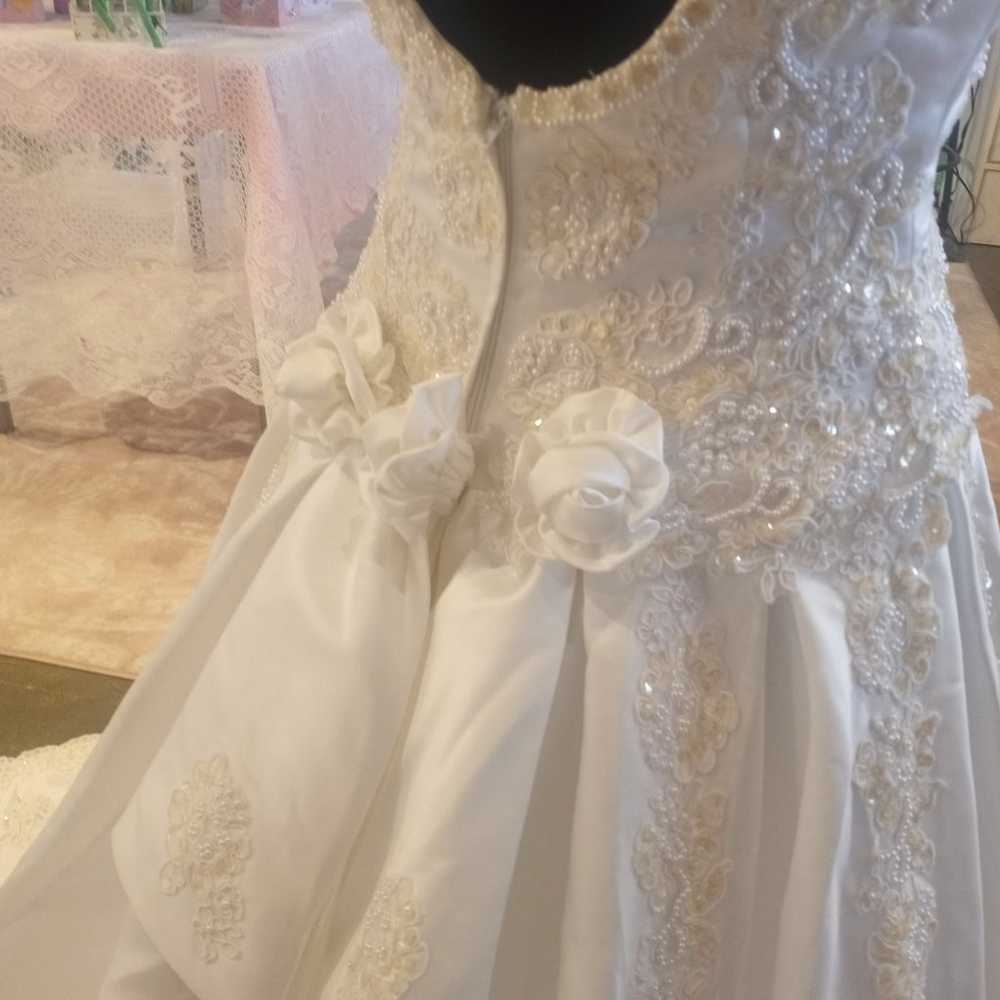 Wedding gown brand new size 4 or 6 - image 8