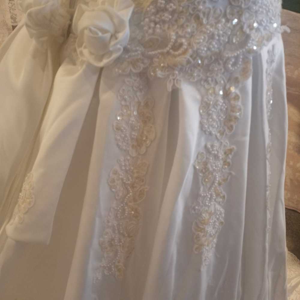 Wedding gown brand new size 4 or 6 - image 9