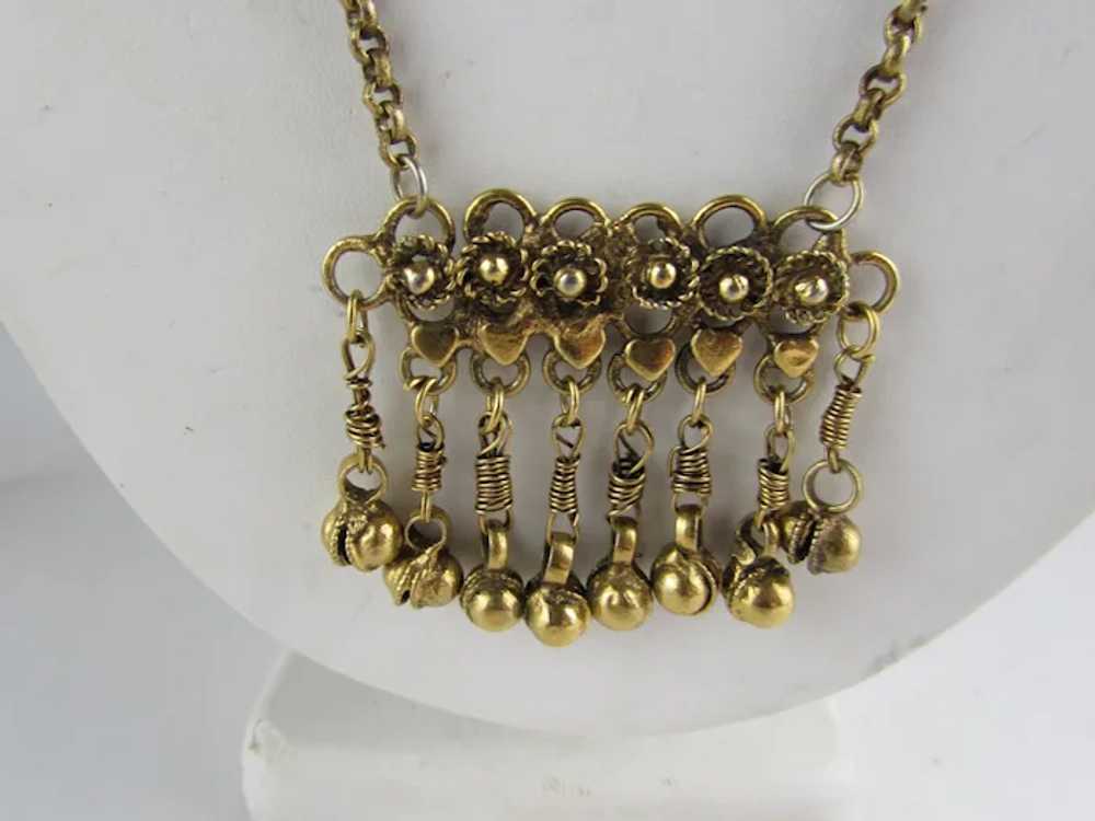 Vintage Necklace With Lots of Movement in Gold To… - image 11
