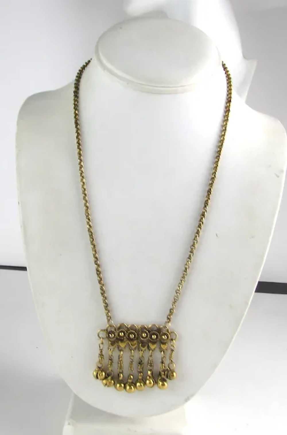 Vintage Necklace With Lots of Movement in Gold To… - image 12