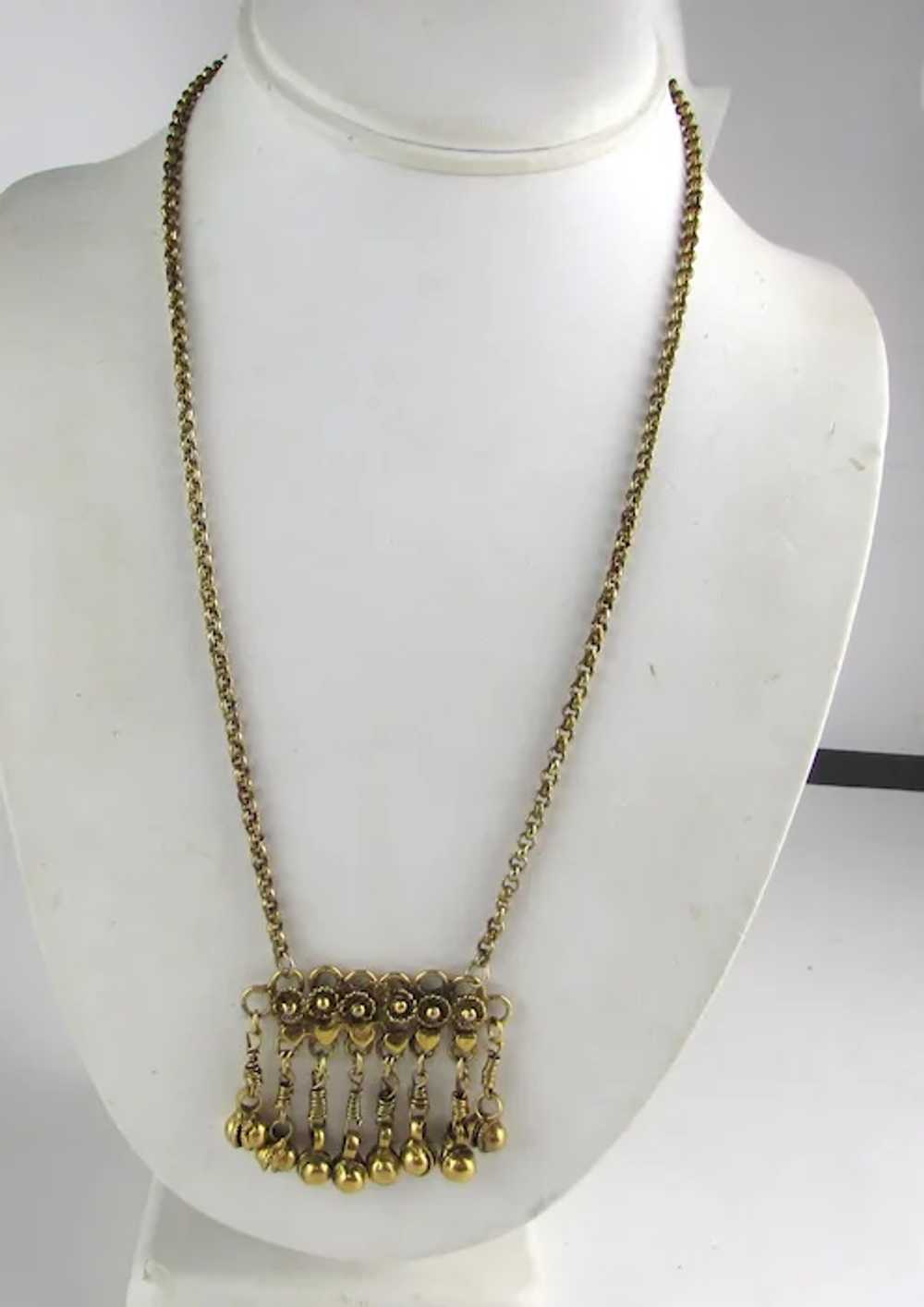 Vintage Necklace With Lots of Movement in Gold To… - image 4