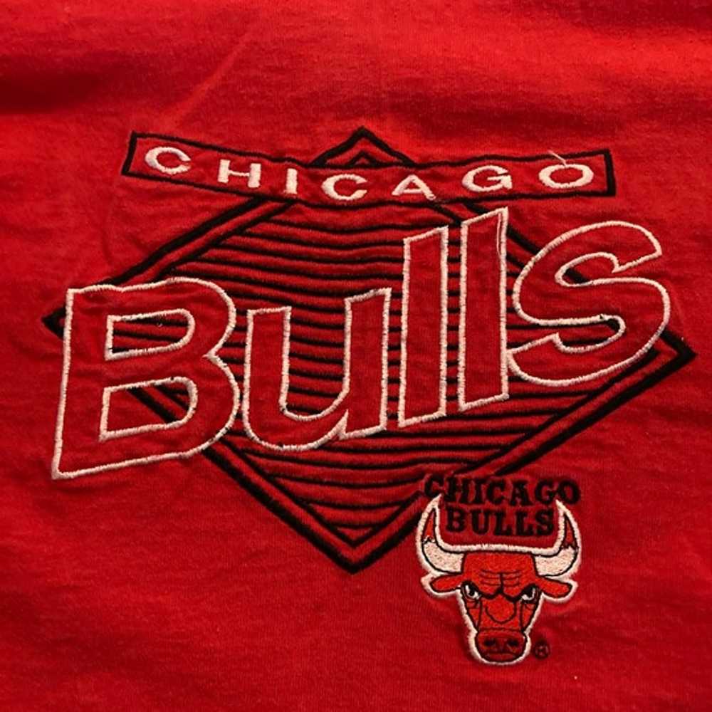 Vintage Chicago Bulls Logo 7 Embroidered T-Shirt … - image 2