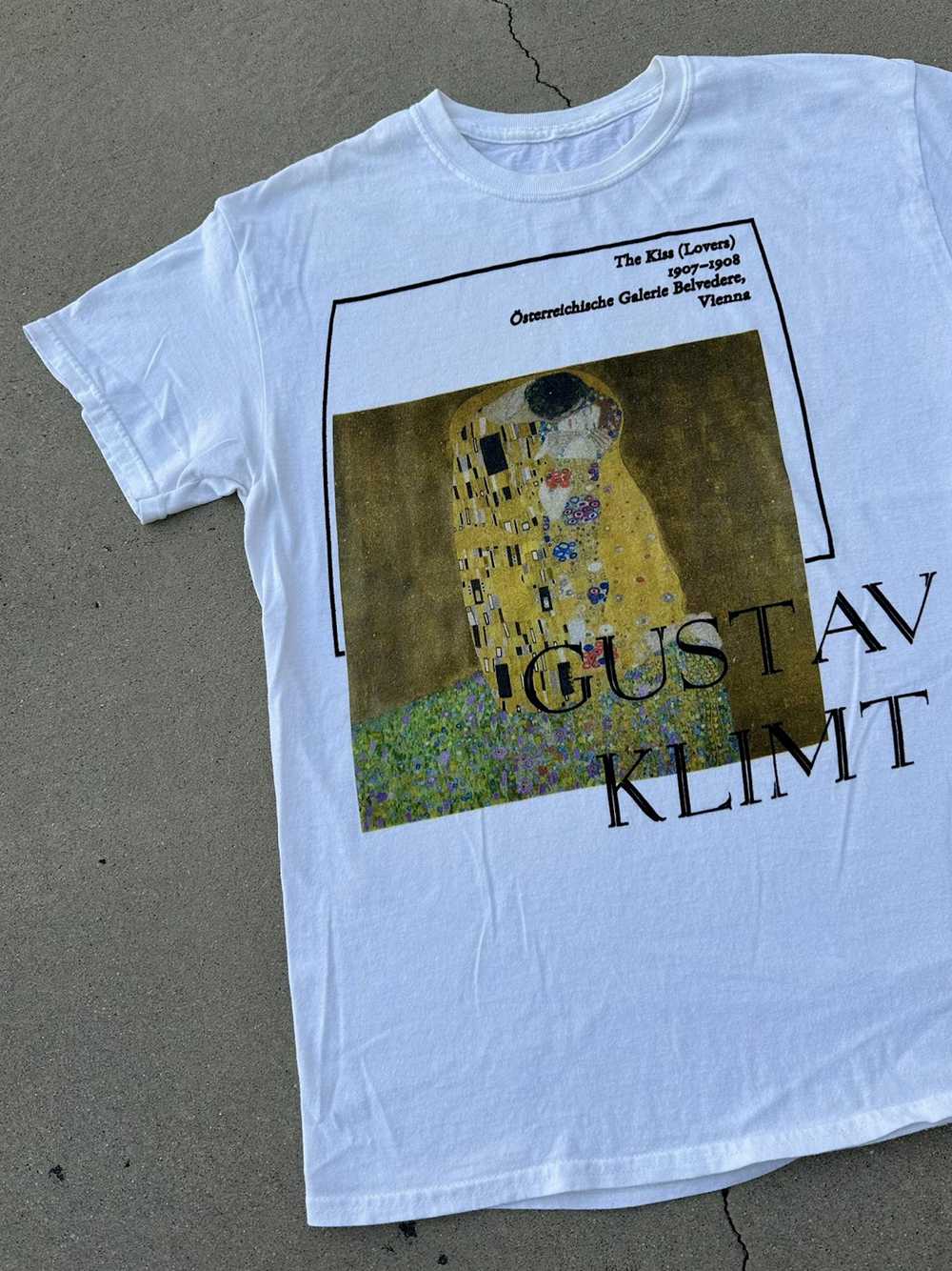Art × Vintage Gustav Klimt “The Kiss” Art T-Shirt - image 3