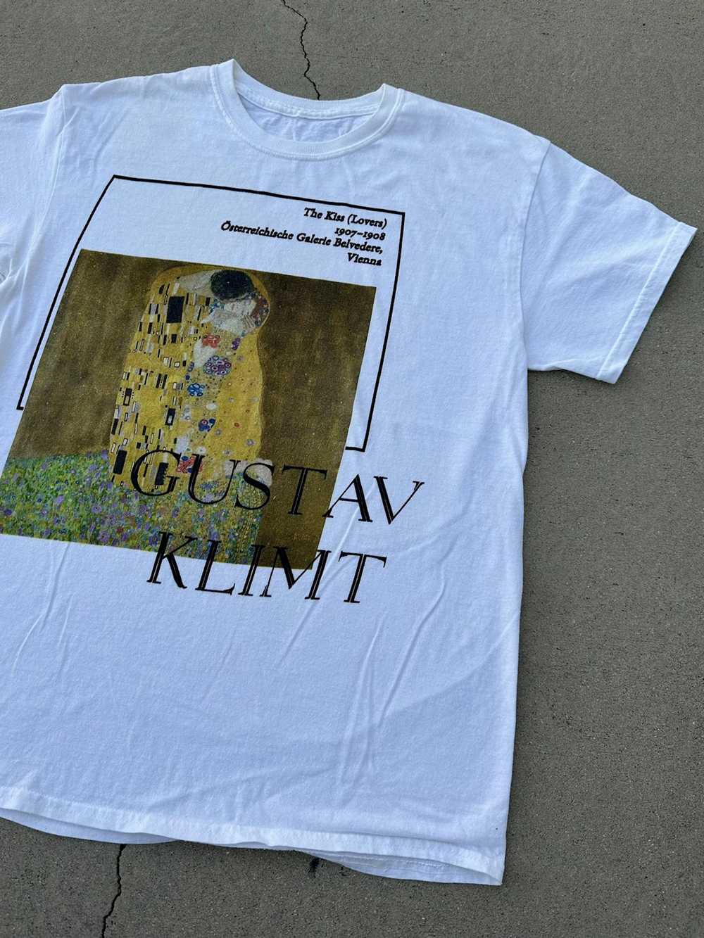 Art × Vintage Gustav Klimt “The Kiss” Art T-Shirt - image 4