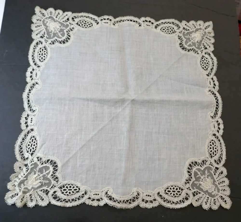 Gorgeous Vintage Lace Edged Wedding White Handker… - image 2