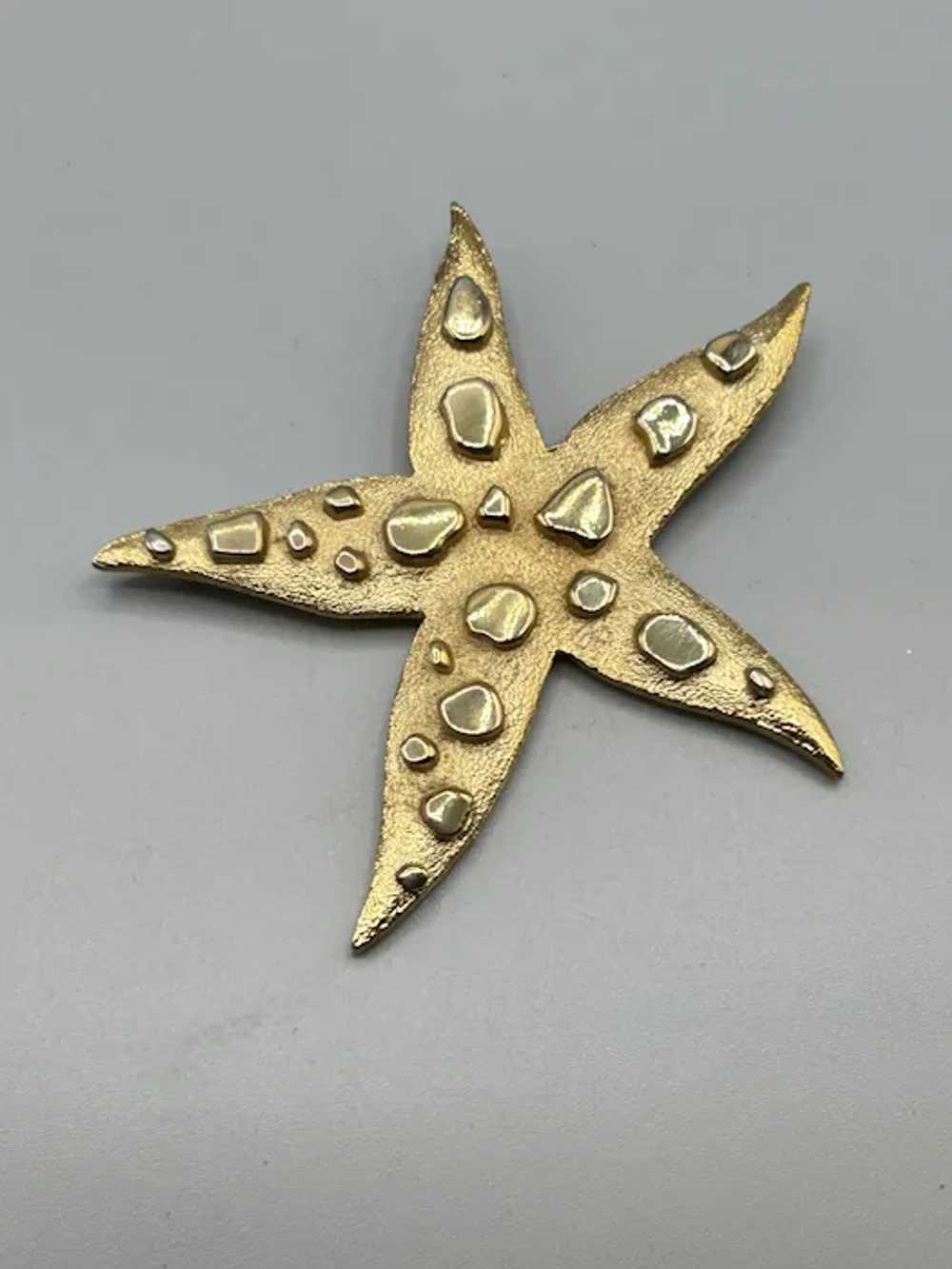 Vintage Gold Tone Starfish Seastar Pin Brooch Tex… - image 2
