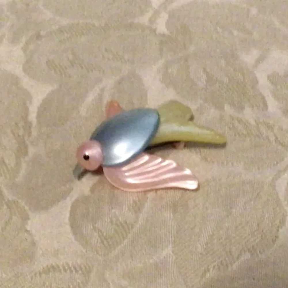 Pearlized Lucite Bird Brooch - image 2