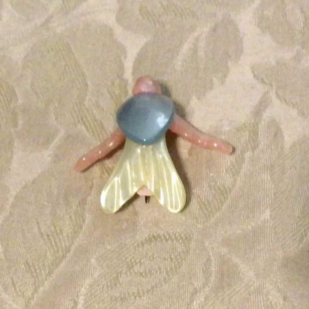 Pearlized Lucite Bird Brooch - image 3