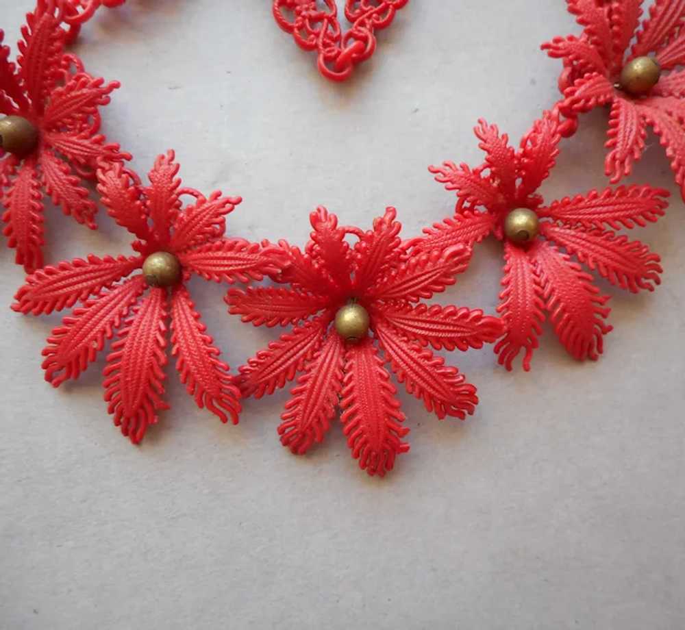 1940s to 1950s Red Plastic Flowers Lacy Chain Nec… - image 11