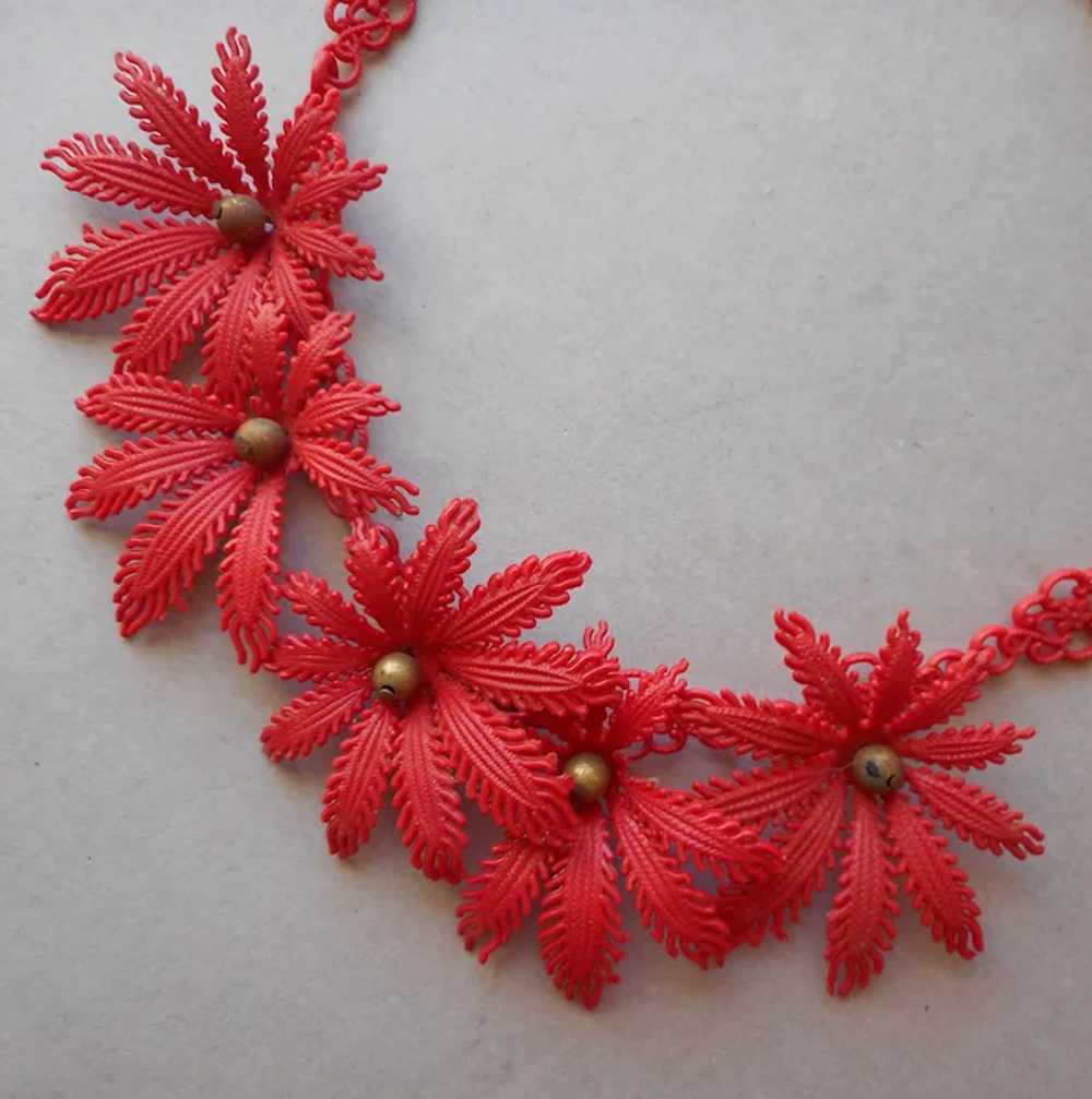 1940s to 1950s Red Plastic Flowers Lacy Chain Nec… - image 2