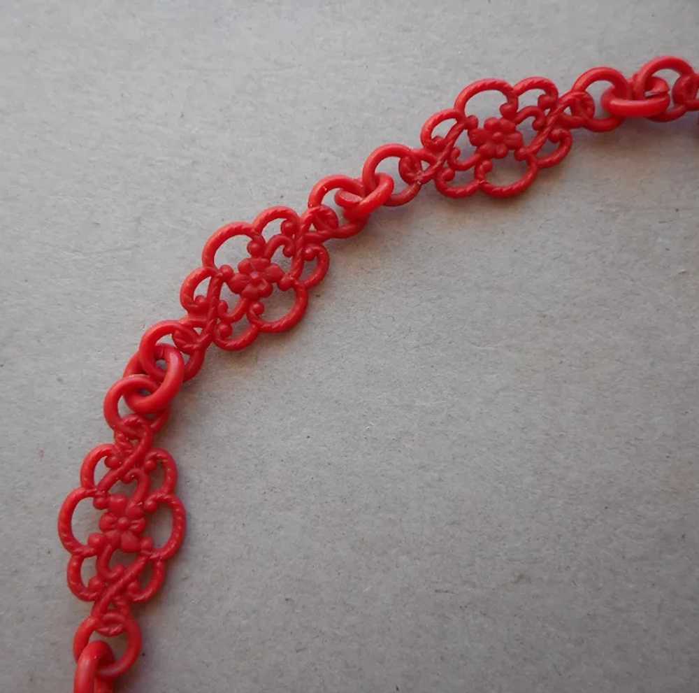 1940s to 1950s Red Plastic Flowers Lacy Chain Nec… - image 3