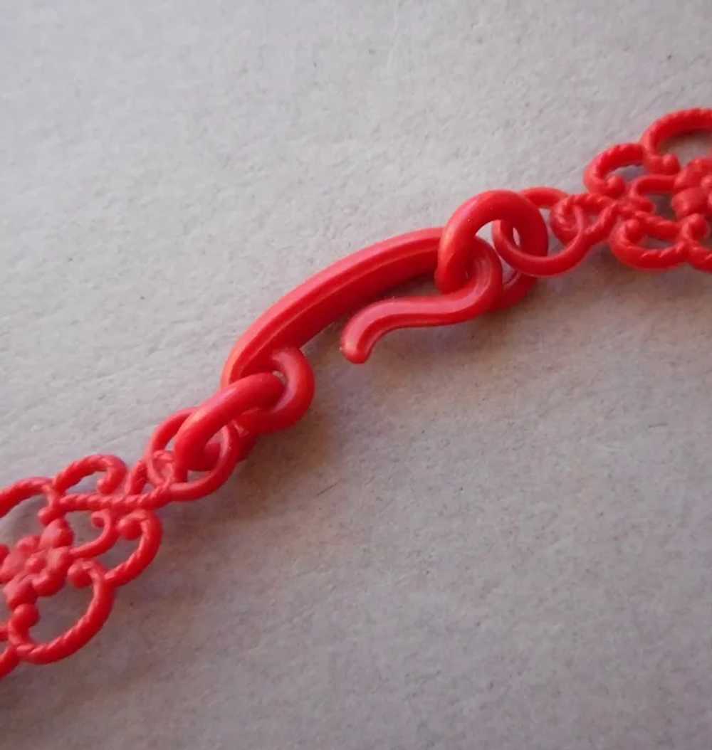 1940s to 1950s Red Plastic Flowers Lacy Chain Nec… - image 4