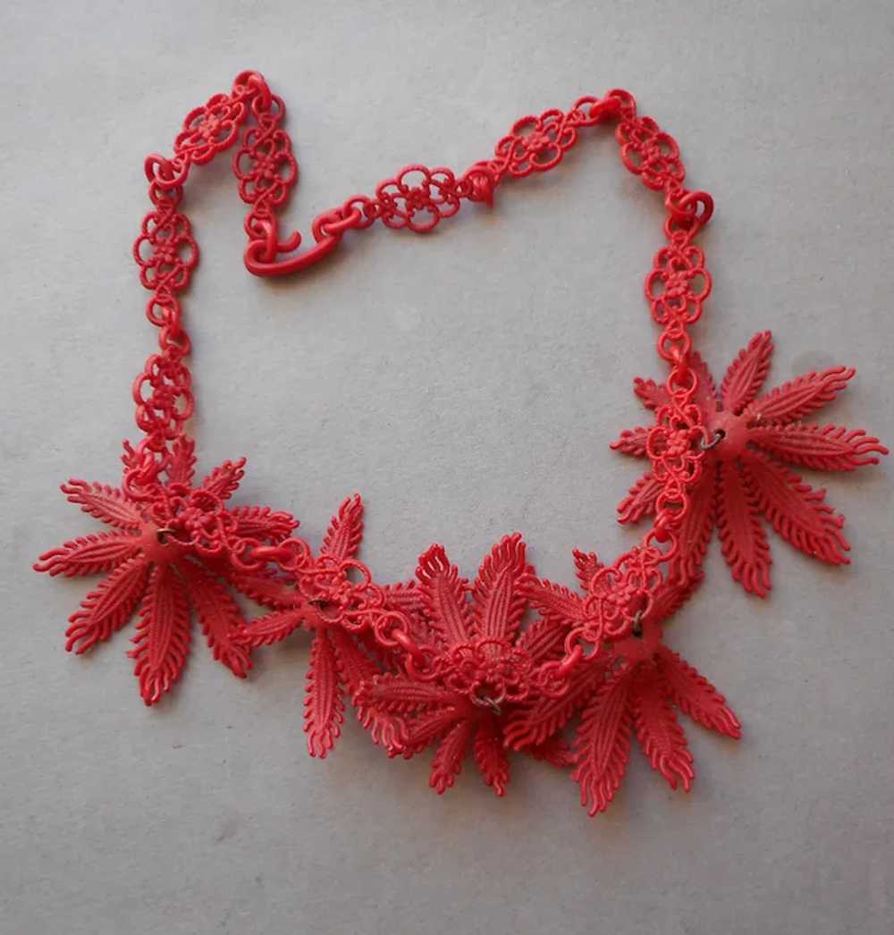 1940s to 1950s Red Plastic Flowers Lacy Chain Nec… - image 5
